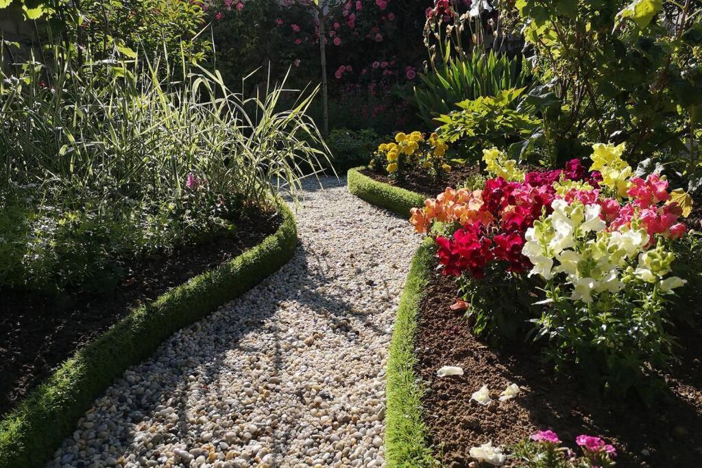 La Roseliere Maison Plain Pied Confortable Belle Decoration Jardin Magnifique 10 Mn A Pied Centre Ville Bayeux Proche Plages Du Debarquement エクステリア 写真