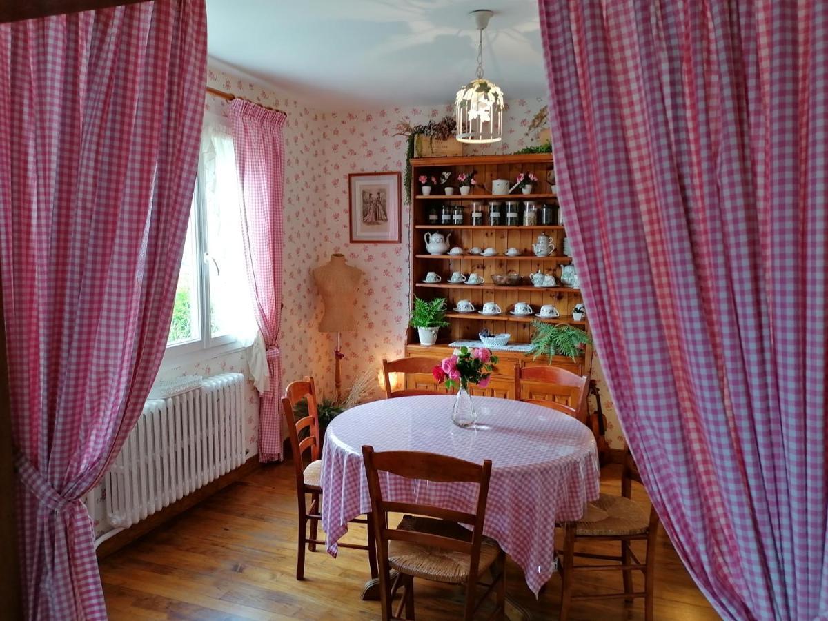 La Roseliere Maison Plain Pied Confortable Belle Decoration Jardin Magnifique 10 Mn A Pied Centre Ville Bayeux Proche Plages Du Debarquement エクステリア 写真