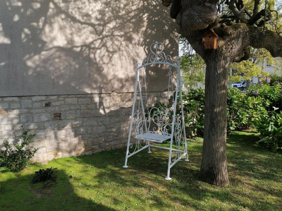 La Roseliere Maison Plain Pied Confortable Belle Decoration Jardin Magnifique 10 Mn A Pied Centre Ville Bayeux Proche Plages Du Debarquement エクステリア 写真