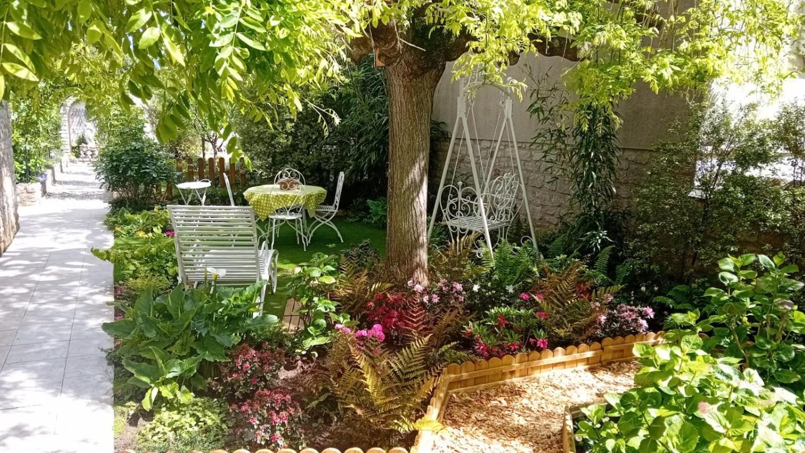 La Roseliere Maison Plain Pied Confortable Belle Decoration Jardin Magnifique 10 Mn A Pied Centre Ville Bayeux Proche Plages Du Debarquement エクステリア 写真