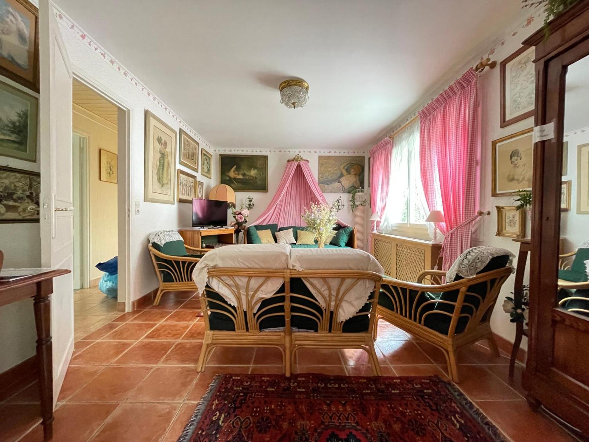 La Roseliere Maison Plain Pied Confortable Belle Decoration Jardin Magnifique 10 Mn A Pied Centre Ville Bayeux Proche Plages Du Debarquement エクステリア 写真